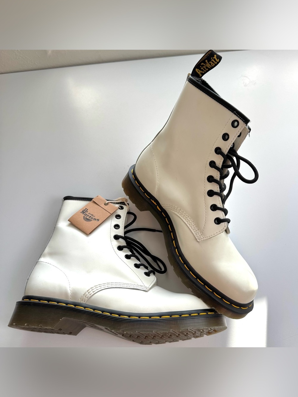 NEW Dr. Martens White Classic 1460 Smooth Leather Lace Combat Boots Womens US 10